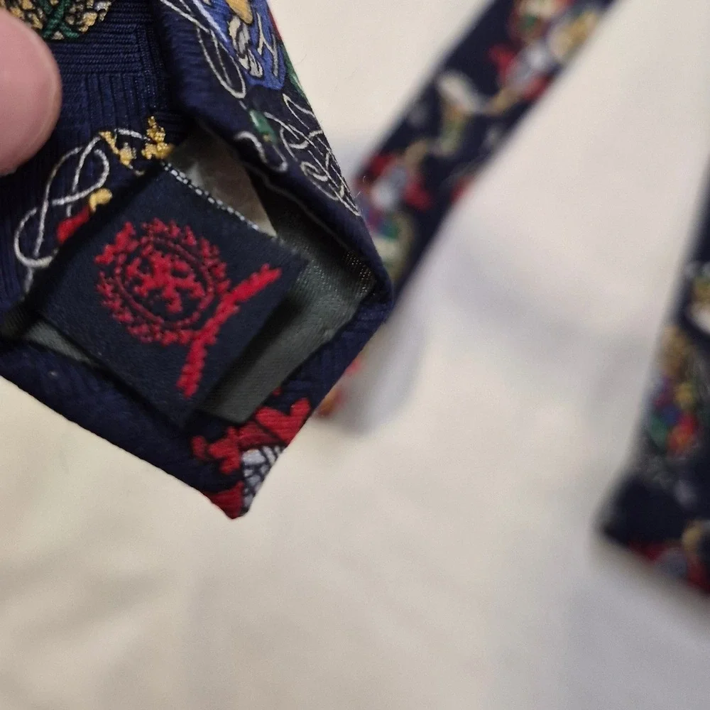 Tommy Hilfiger Tie Mens Navy Blue Heraldic Crest Crown 100% Italian Silk USA‎